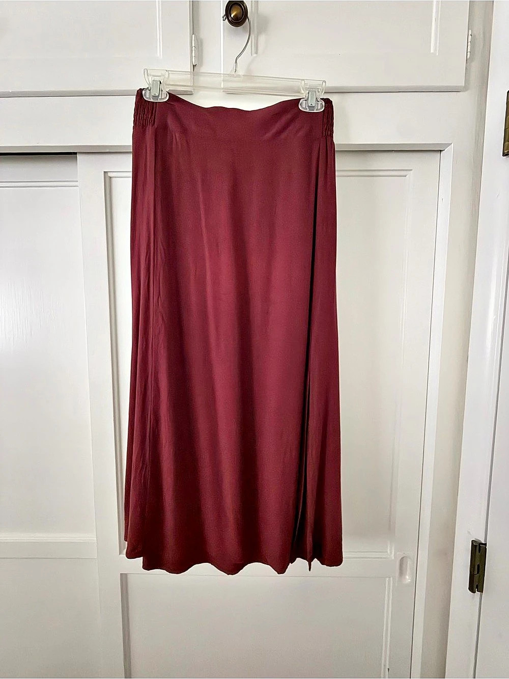 Old Navy Maxi Skirt in Burgundy Size Small Like New